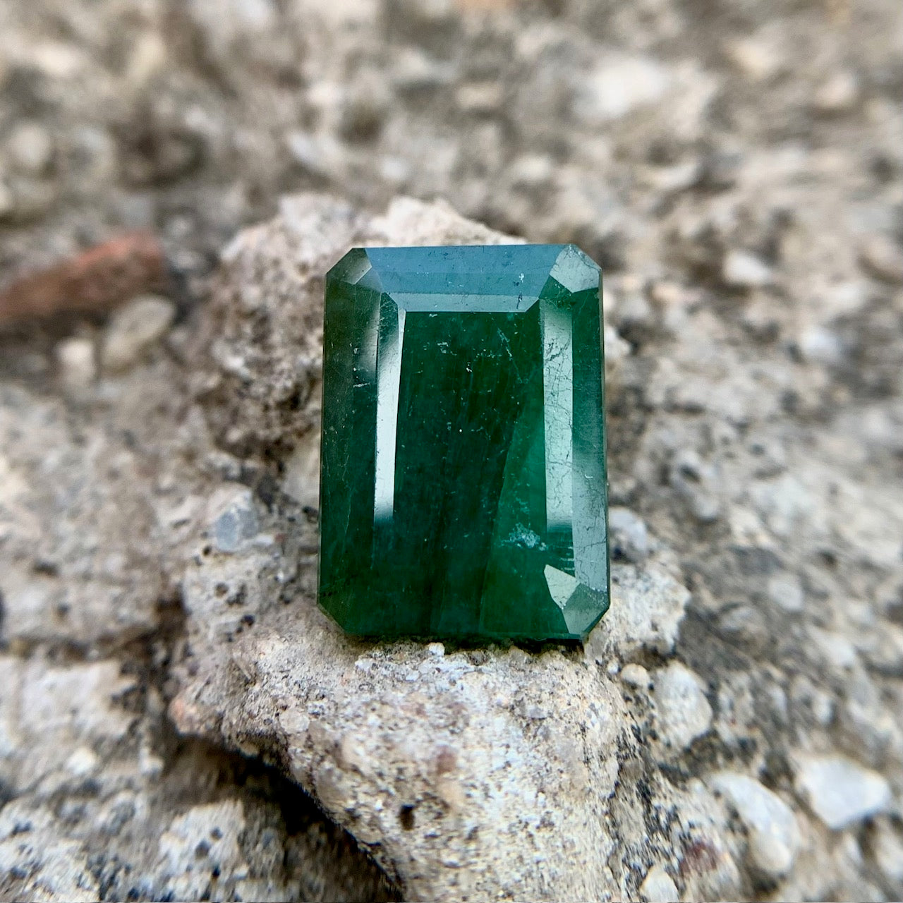 Natural Emerald - 8.40 carat/9.32 Ratti