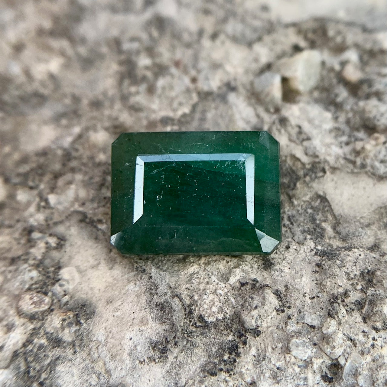 Natural Emerald - 8.40 carat/9.32 Ratti