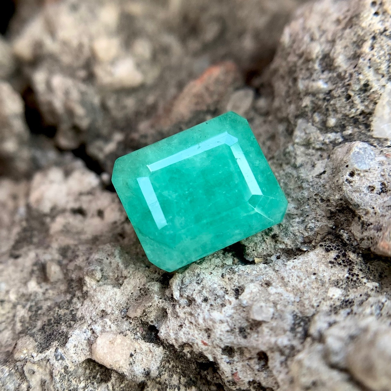 Natural Emerald - 5.30 carat/5.90 Ratti