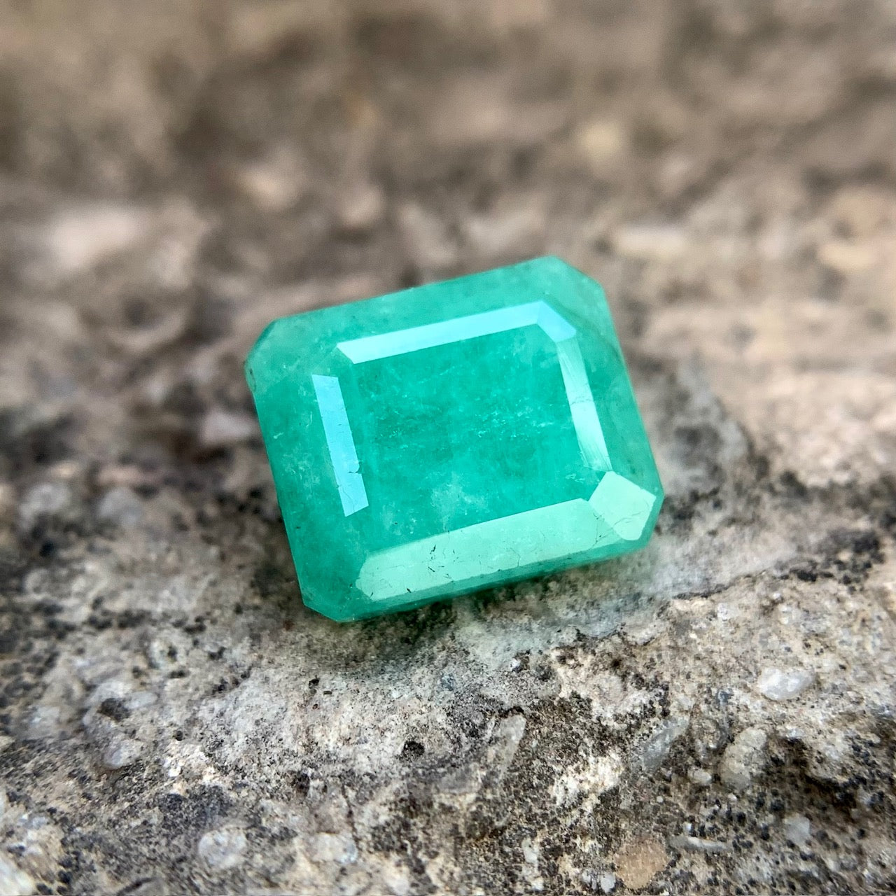 Natural Emerald - 5.30 carat/5.90 Ratti