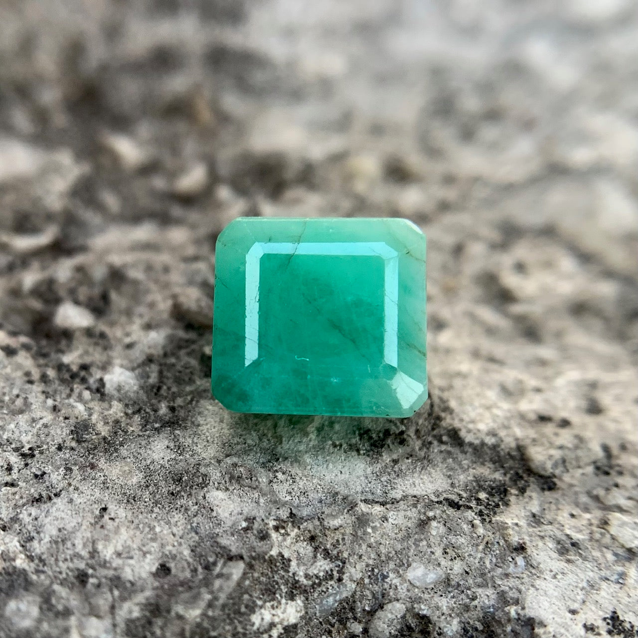 Natural Emerald - 5.30 carat/5.90 Ratti