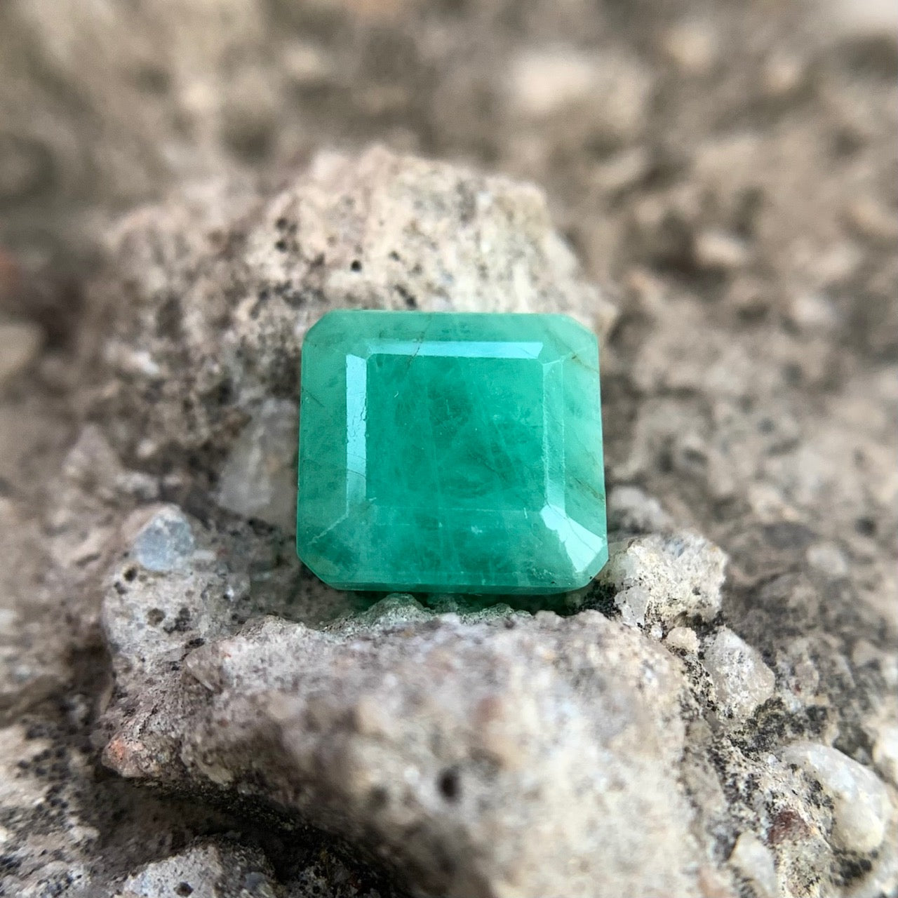 Natural Emerald - 5.30 carat/5.90 Ratti