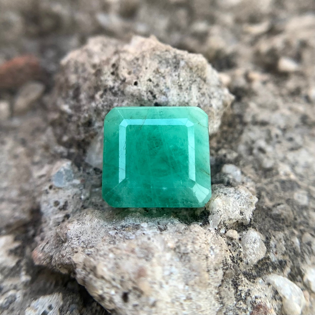 Natural Emerald - 5.30 carat/5.90 Ratti