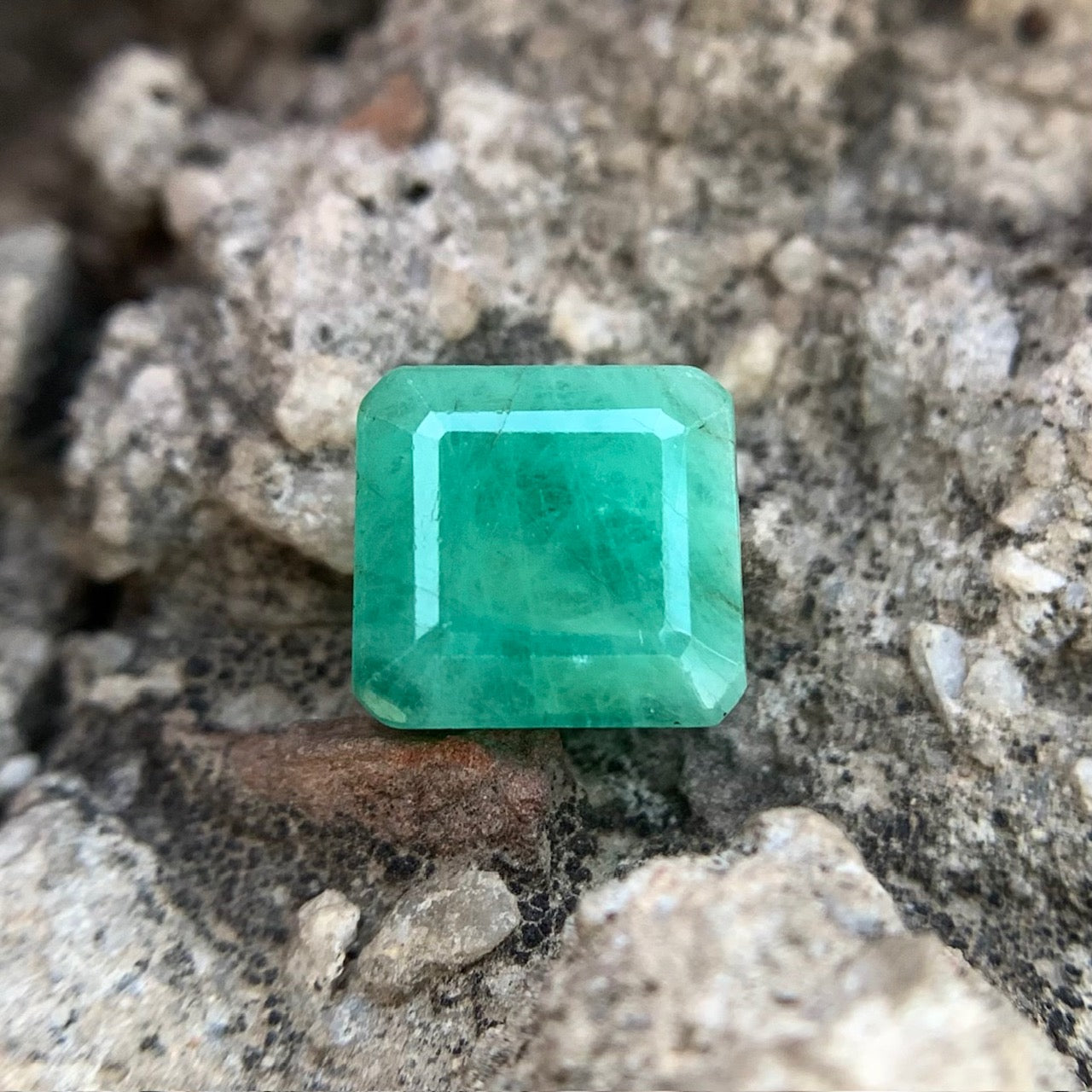 Natural Emerald - 5.30 carat/5.90 Ratti