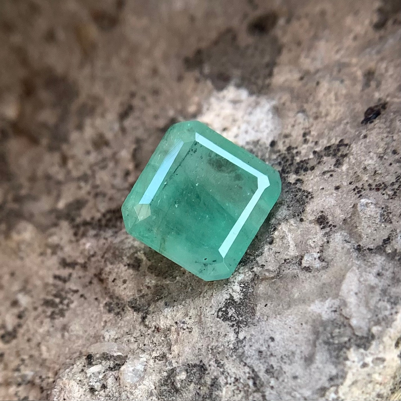 Natural Emerald - 4.25 carat/4.72 Ratti