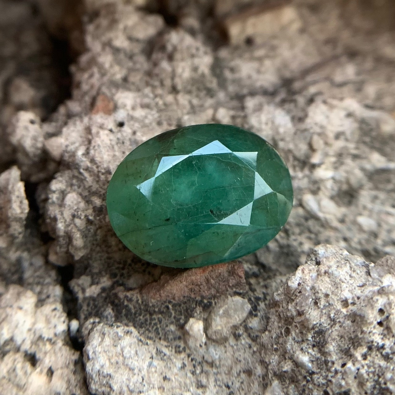 Natural Emerald - 9.45 carat/10.50 Ratti