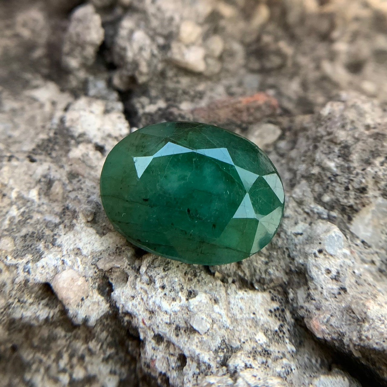 Natural Emerald - 9.45 carat/10.50 Ratti