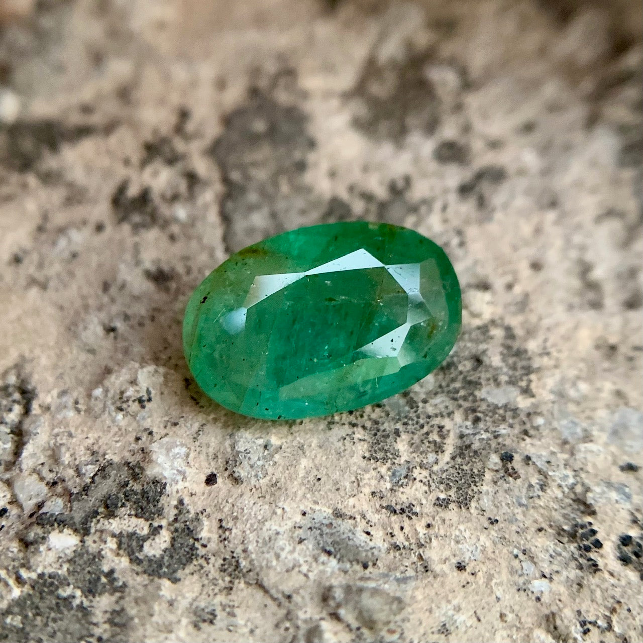 Natural Emerald - 3.25 carat/3.60 Ratti