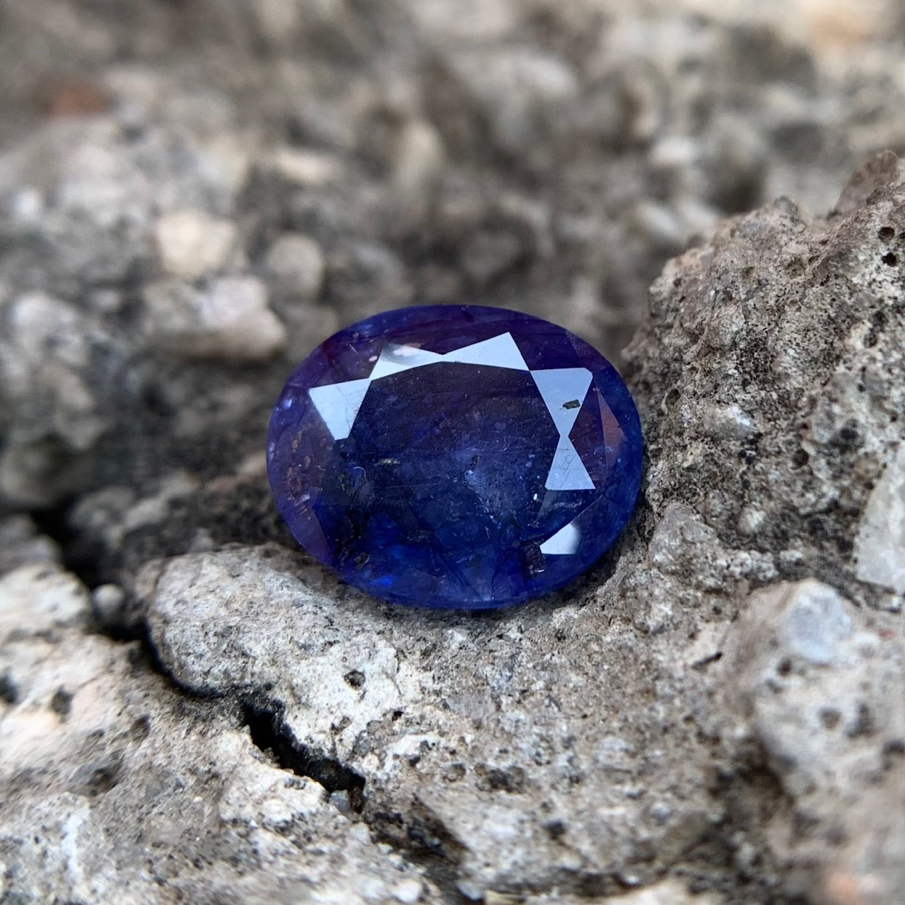 Natural Blue Sapphire - 4.25 Carats/4.72 Ratti