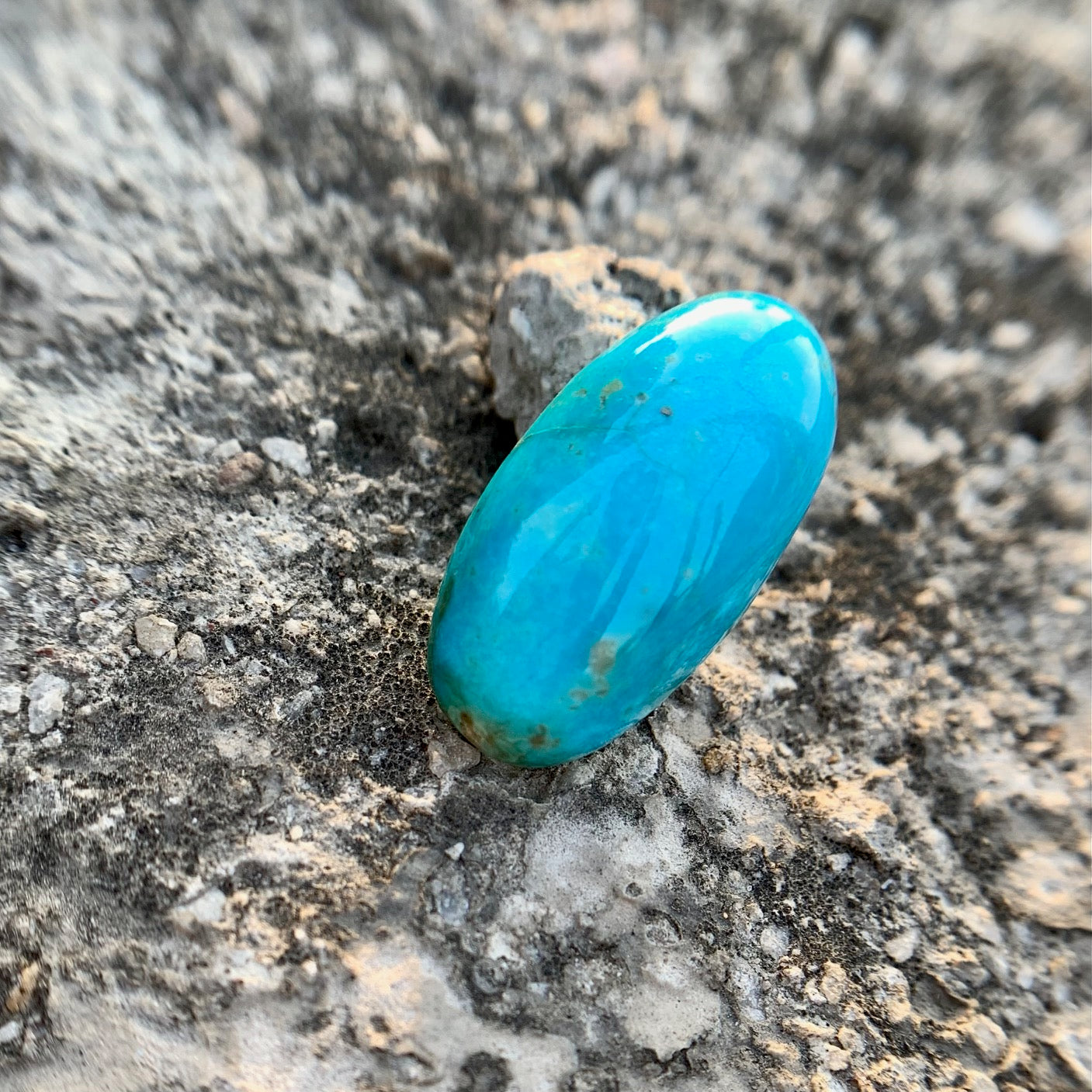 Natural Turquoise - 28.40 Carat/31.52 Ratti