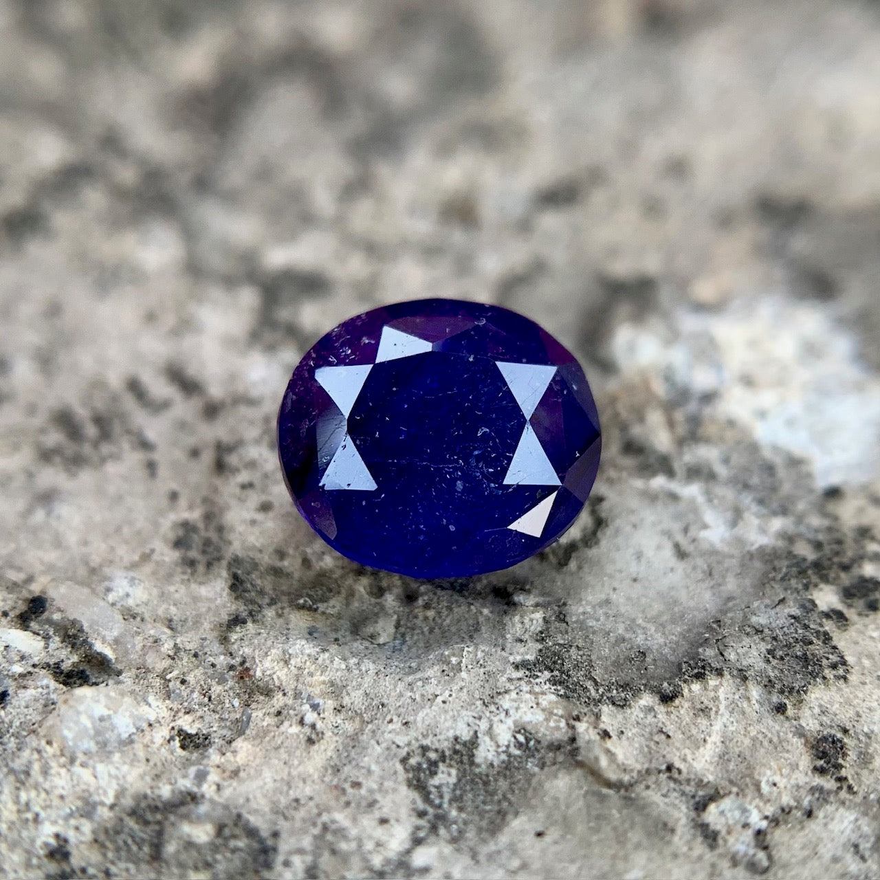 Natural Blue Sapphire - 3.70 Carats/4.10 Ratti