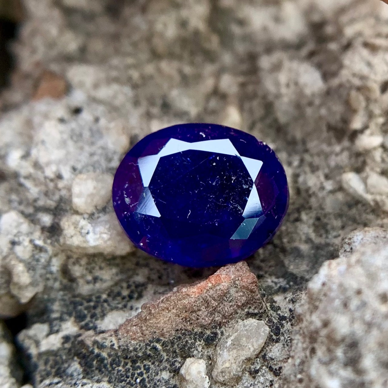 Natural Blue Sapphire - 5.00 Carats/5.55 Ratti