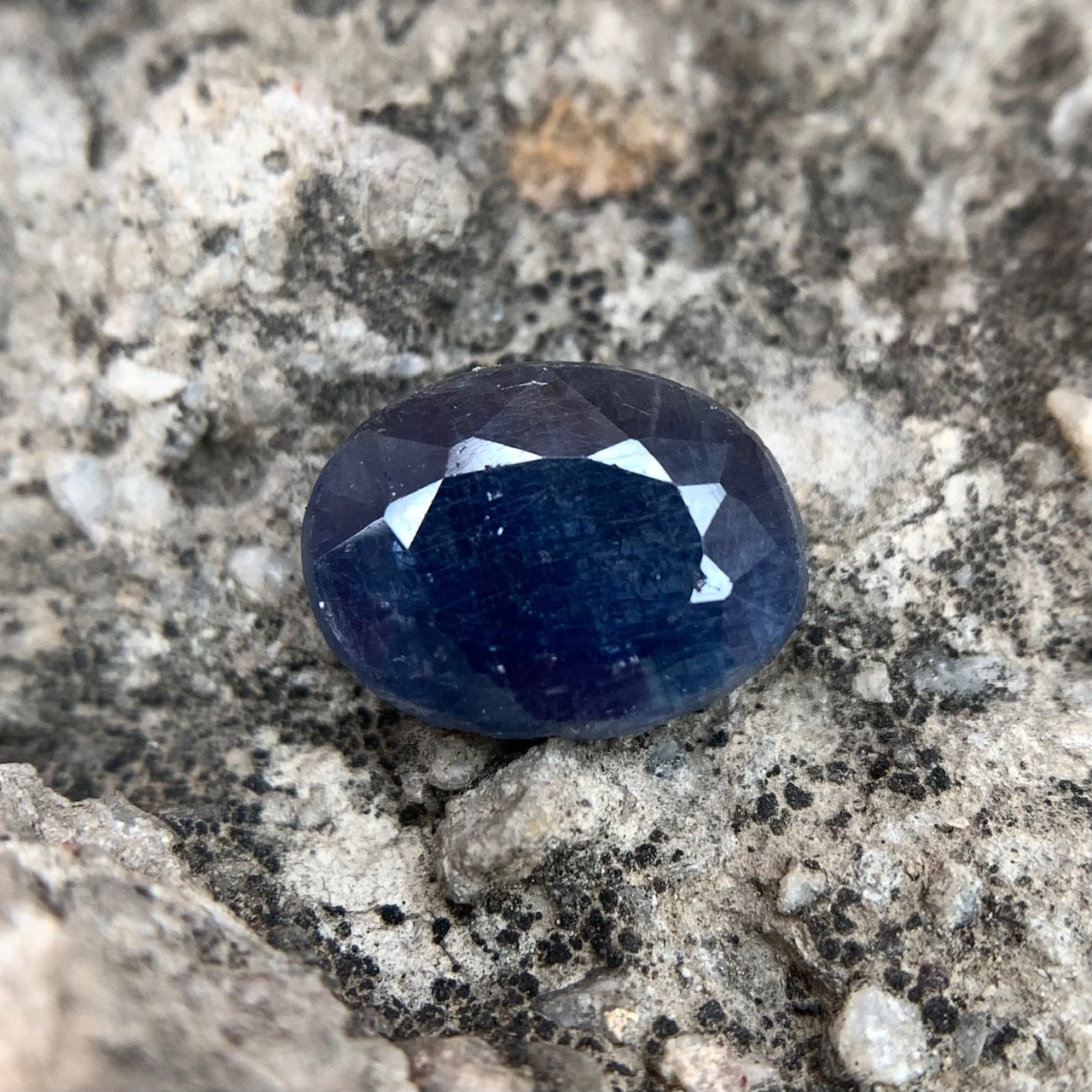 Natural Blue Sapphire - 4.65 Carats/5.16 Ratti