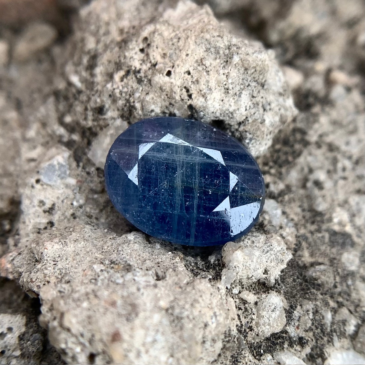 Natural Blue Sapphire - 4.65 Carats/5.16 Ratti