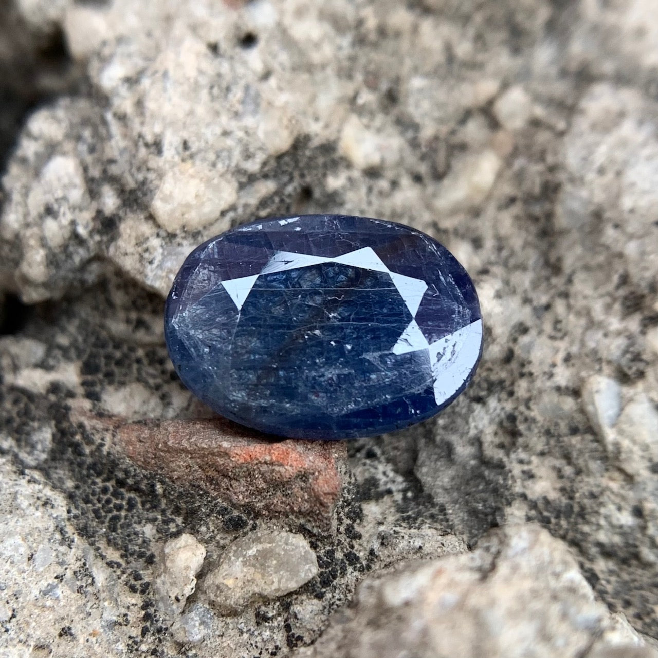 Natural Blue Sapphire - 4.45 Carats/5.00 Ratti