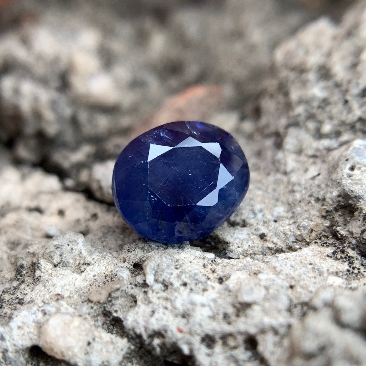 Natural Blue Sapphire - 4.60 Carats/5.11 Ratti