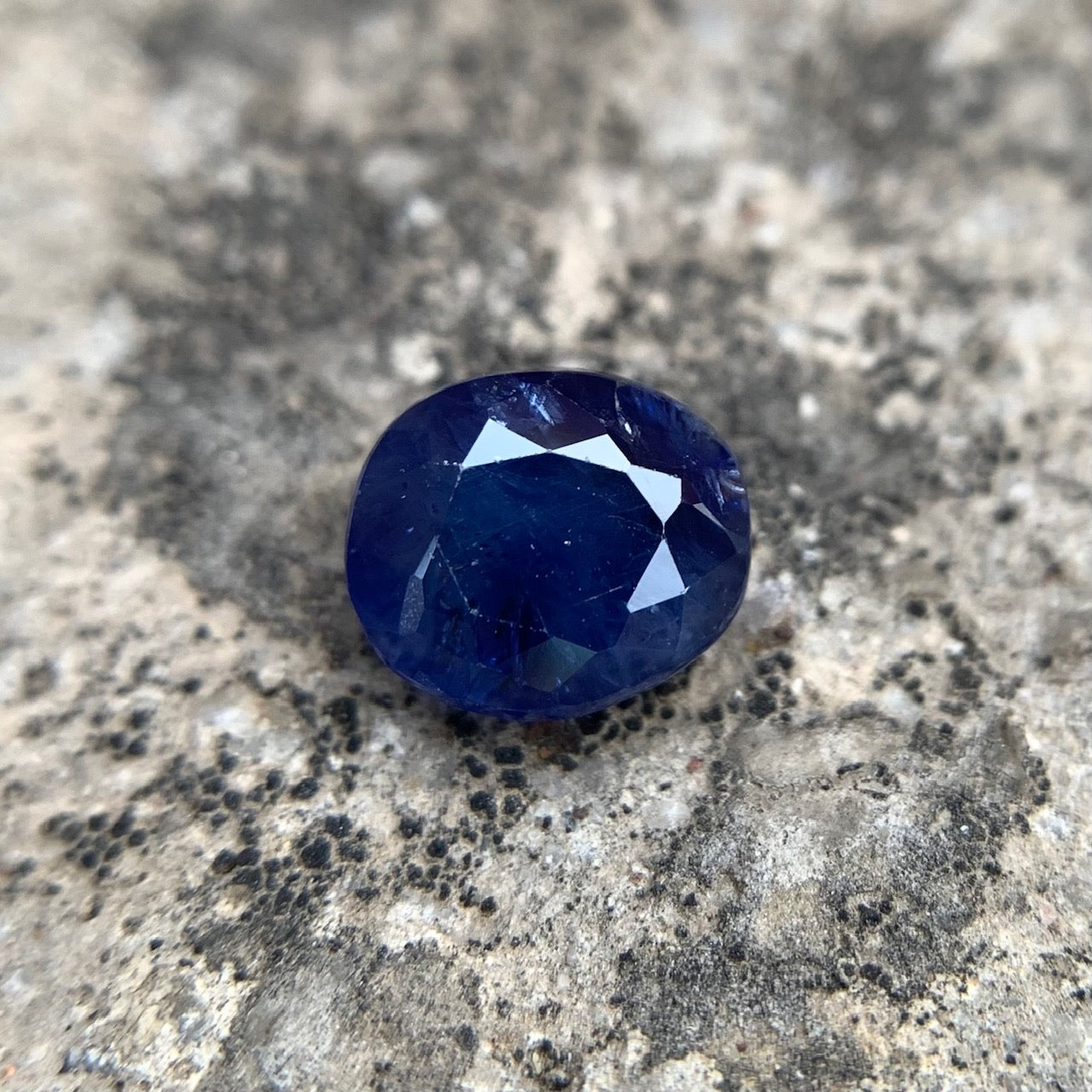 Natural Blue Sapphire - 4.60 Carats/5.11 Ratti