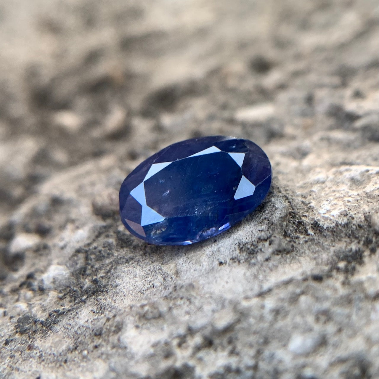 Natural Blue Sapphire - 2.05 Carats/2.28 Ratti