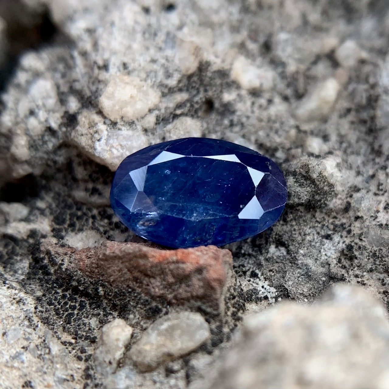 Natural Blue Sapphire - 2.05 Carats/2.28 Ratti