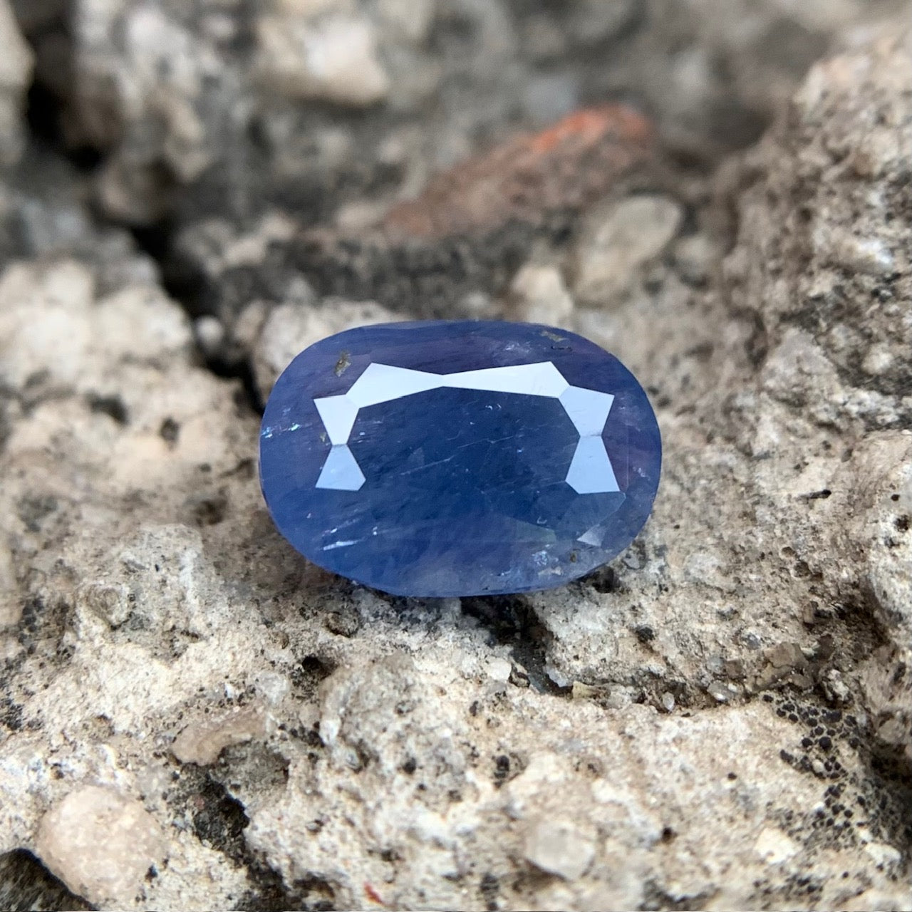 Natural Blue Sapphire - 4.10 Carats/4.55 Ratti