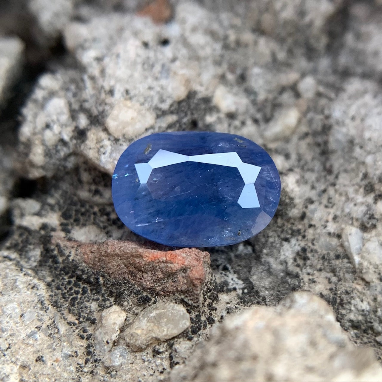 Natural Blue Sapphire - 4.10 Carats/4.55 Ratti