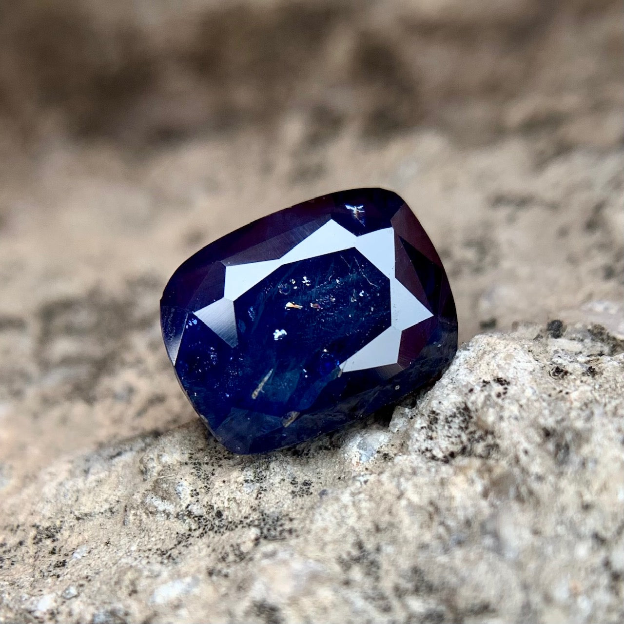 Natural Blue Sapphire - 4.95 Carats/5.50 Ratti