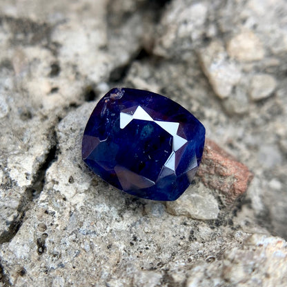 Natürlicher blauer Saphir – 3,80 Karat/4,22 Ratti