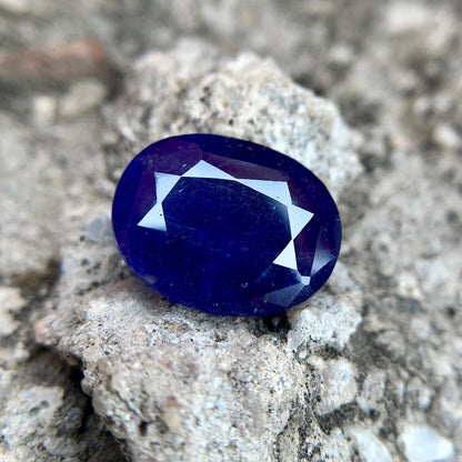Natural Blue Sapphire - 10.25 Carats/11.38 Ratti