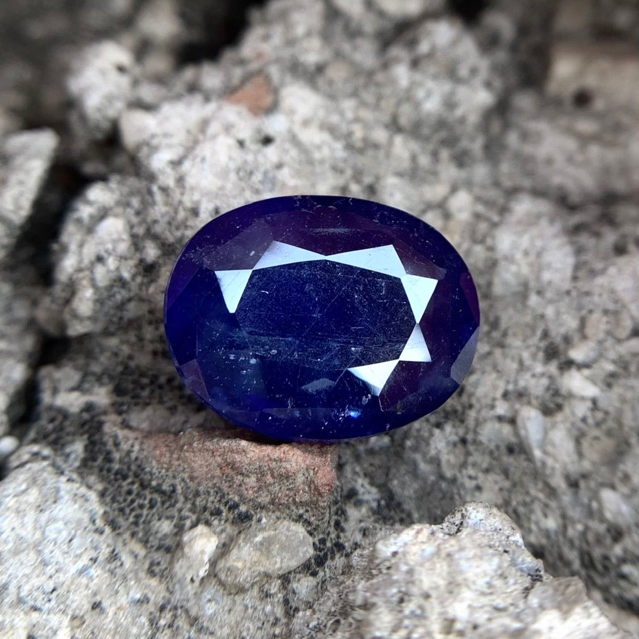 Natural Blue Sapphire - 10.25 Carats/11.38 Ratti