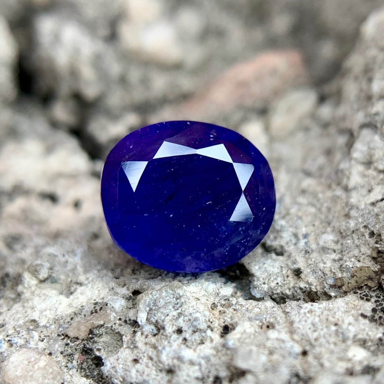 Natural Blue Sapphire - 4.70 Carats/5.22 Ratti