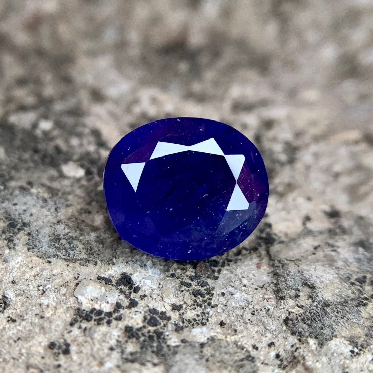 Natural Blue Sapphire - 4.70 Carats/5.22 Ratti