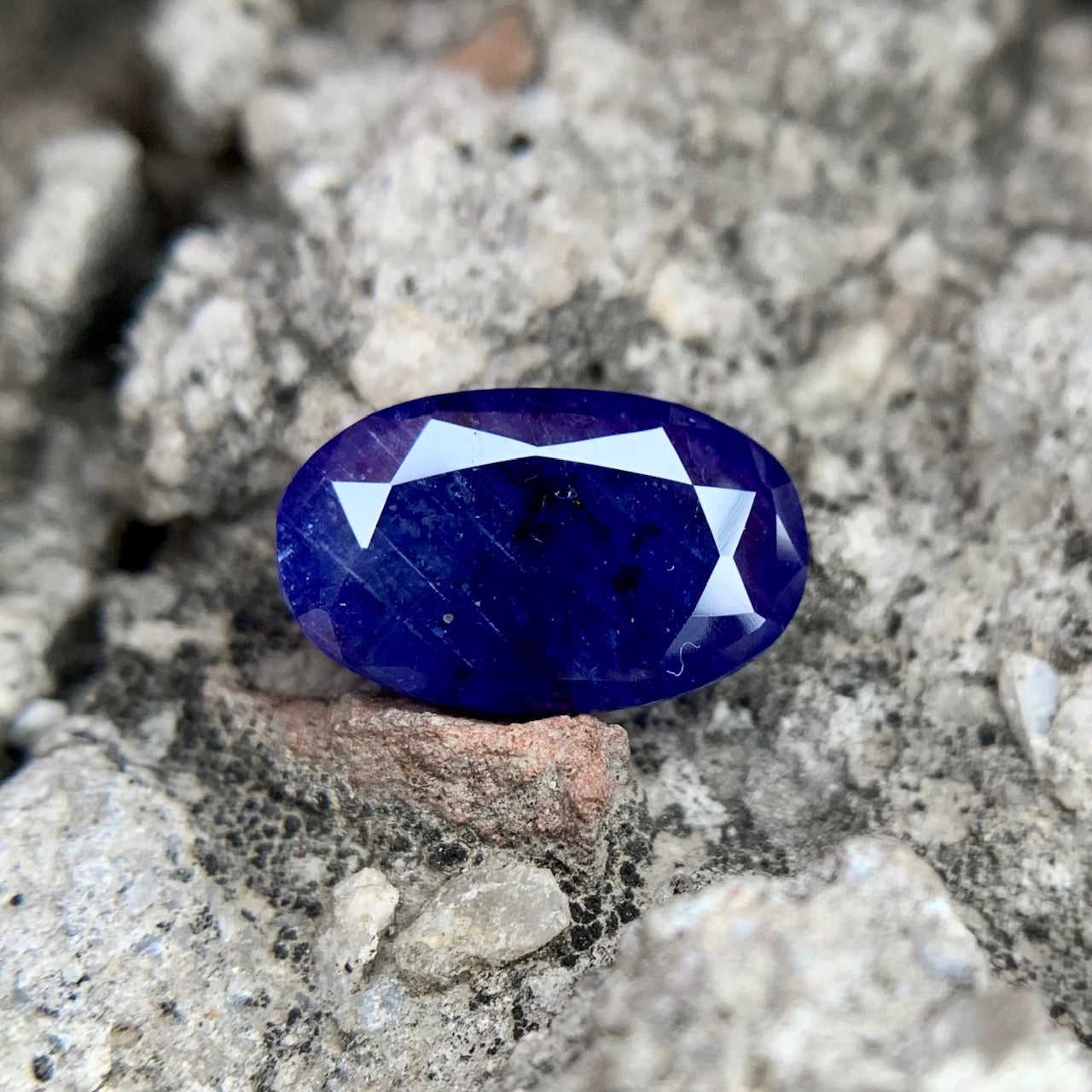 Natural Blue Sapphire - 4.75 Carats/5.27 Ratti