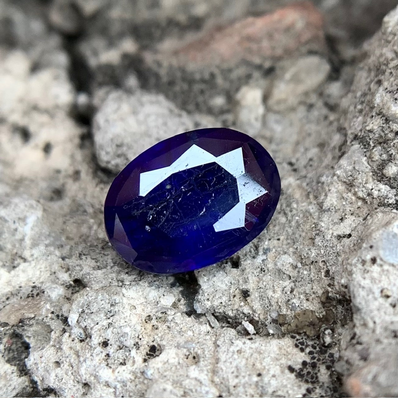 Natural Blue Sapphire - 2.75 Carats/3.05 Ratti