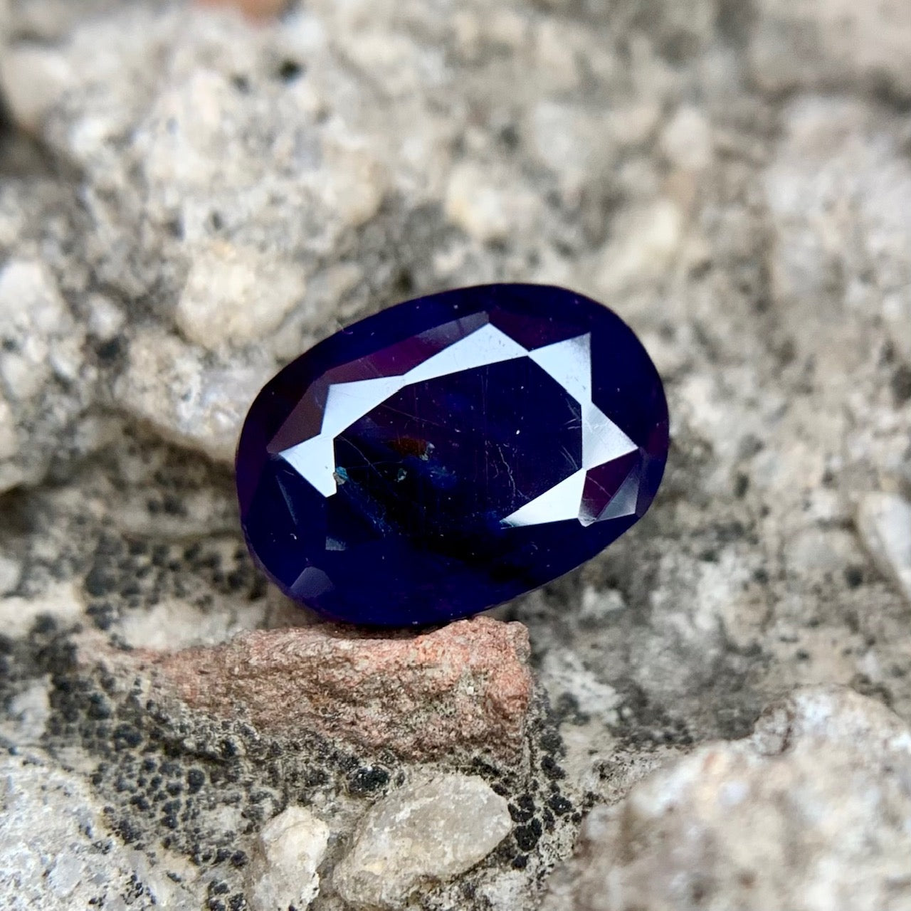 Natural Blue Sapphire - 4.15 Carats/4.60 Ratti