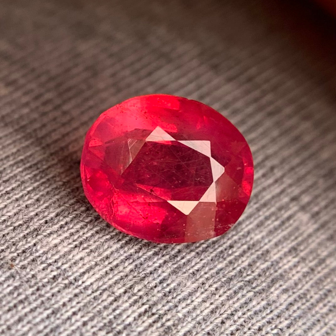 Natural Ruby - 5.10 Carats/5.66 Ratti