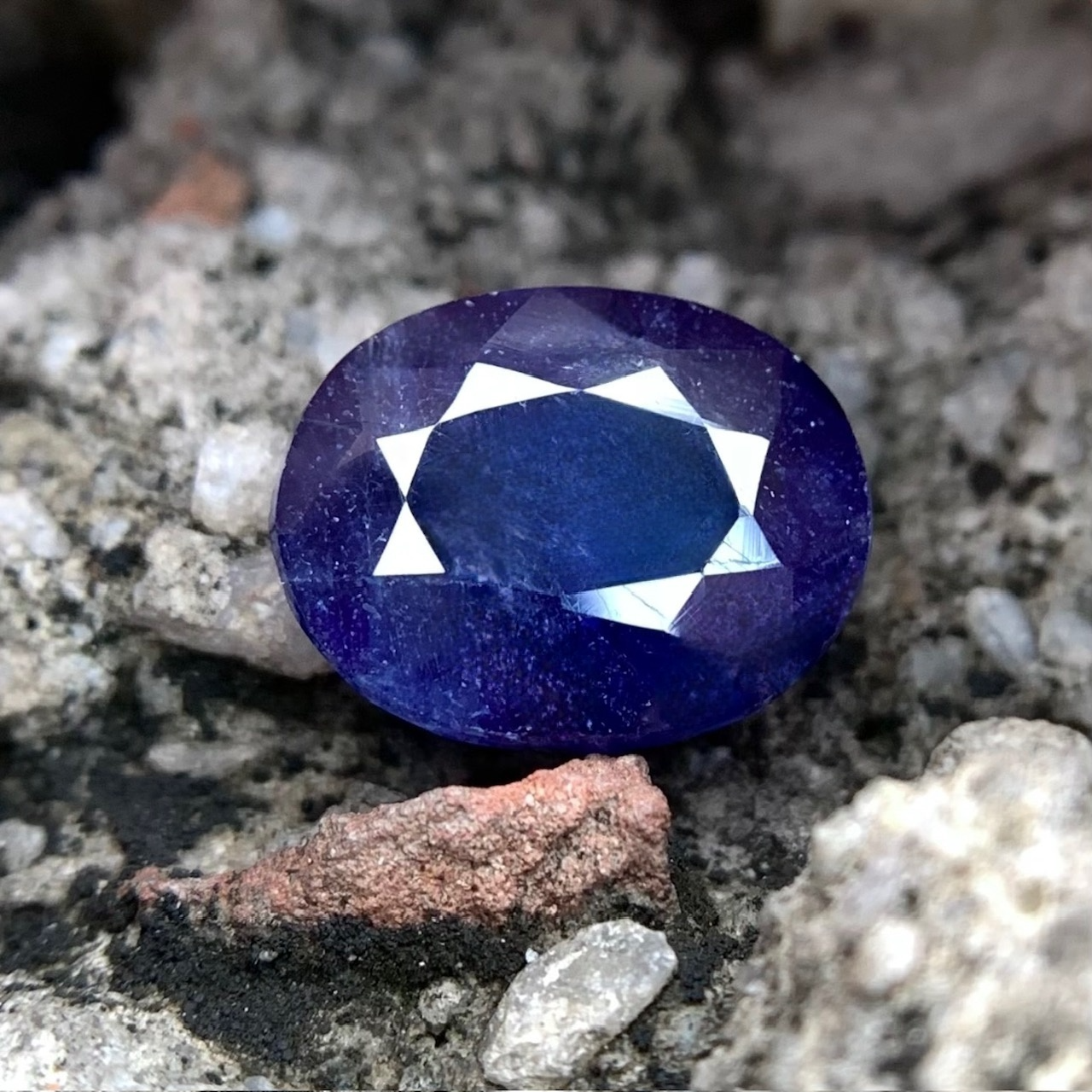 Natural Blue Sapphire - 6.75 Carats/7.50 Ratti