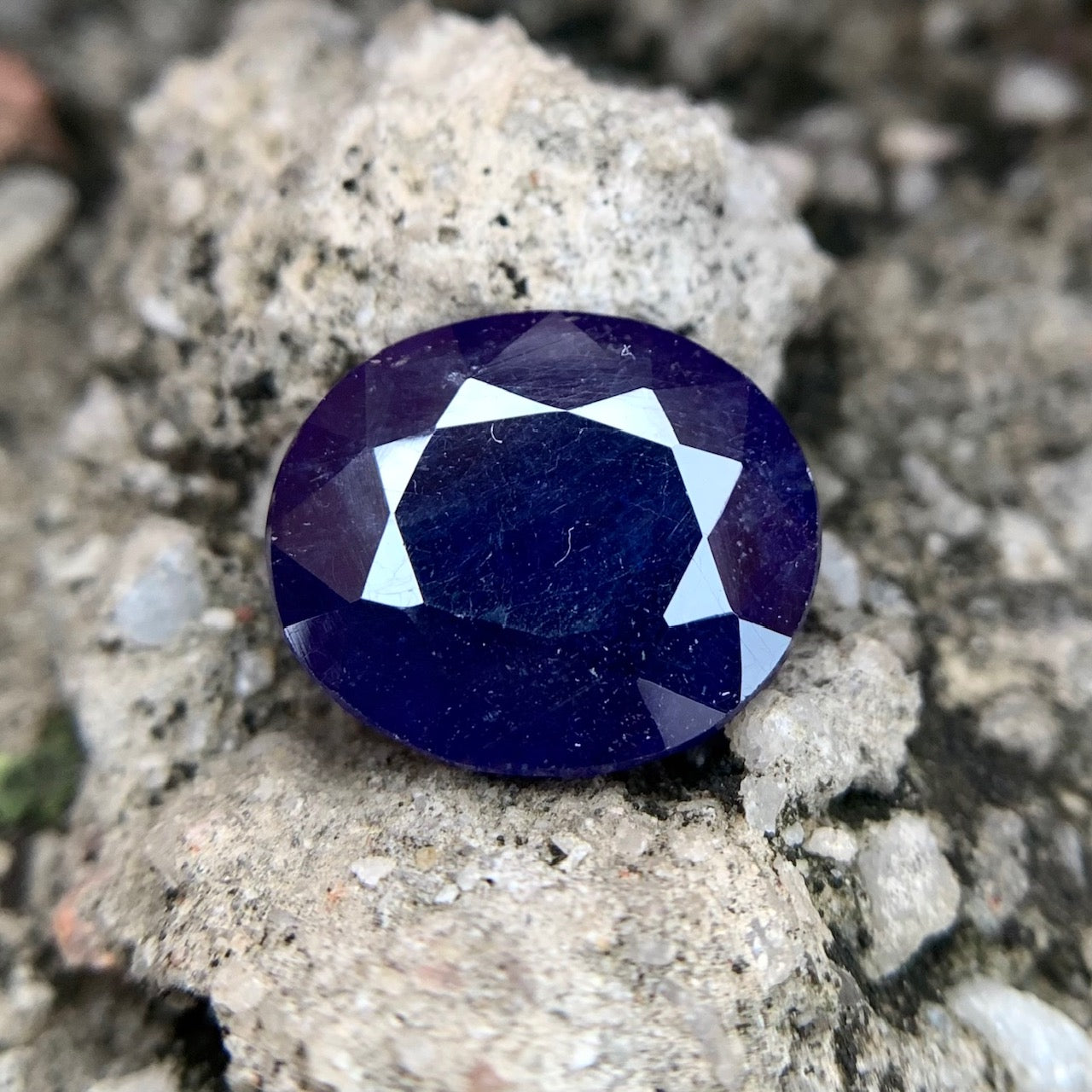 Natural Blue Sapphire - 6.90 Carats/7.65 Ratti