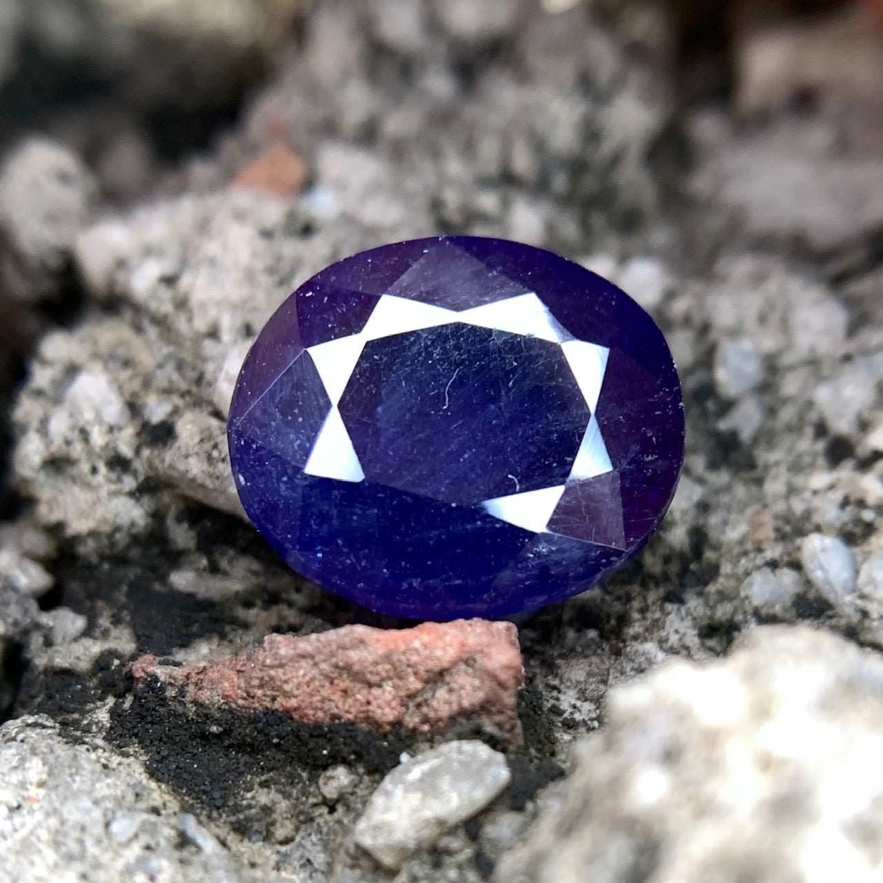 Natural Blue Sapphire - 6.90 Carats/7.65 Ratti