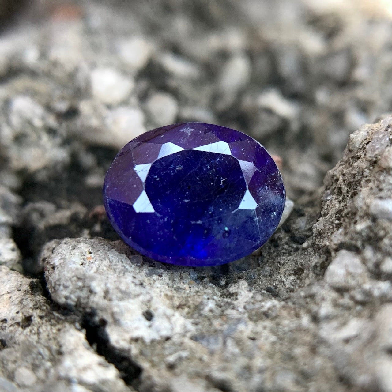 Natural Blue Sapphire - 3.70 Carats/4.11 Ratti