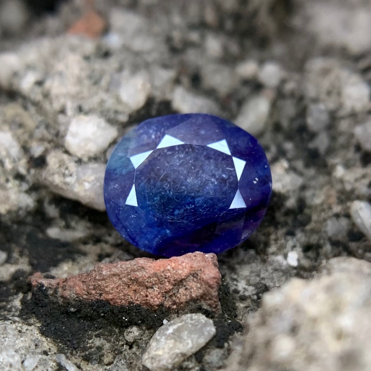 Natural Blue Sapphire - 3.35 Carats/3.72 Ratti