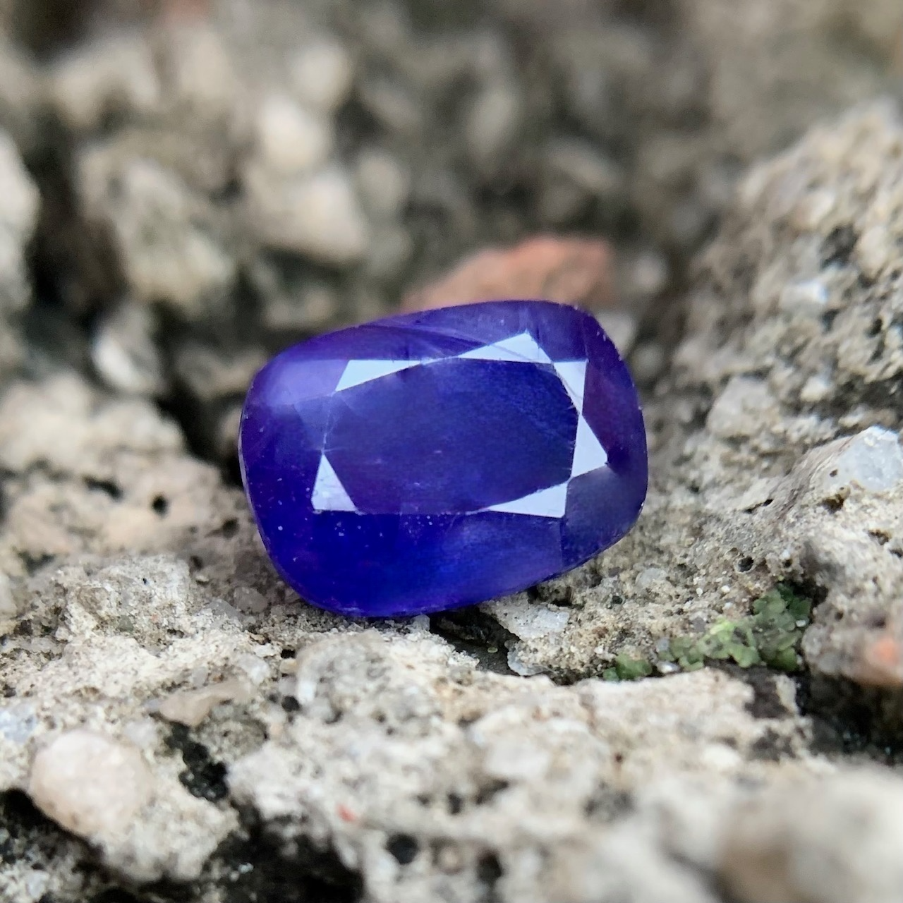 Natural Blue Sapphire - 5.55 Carats/6.16 Ratti