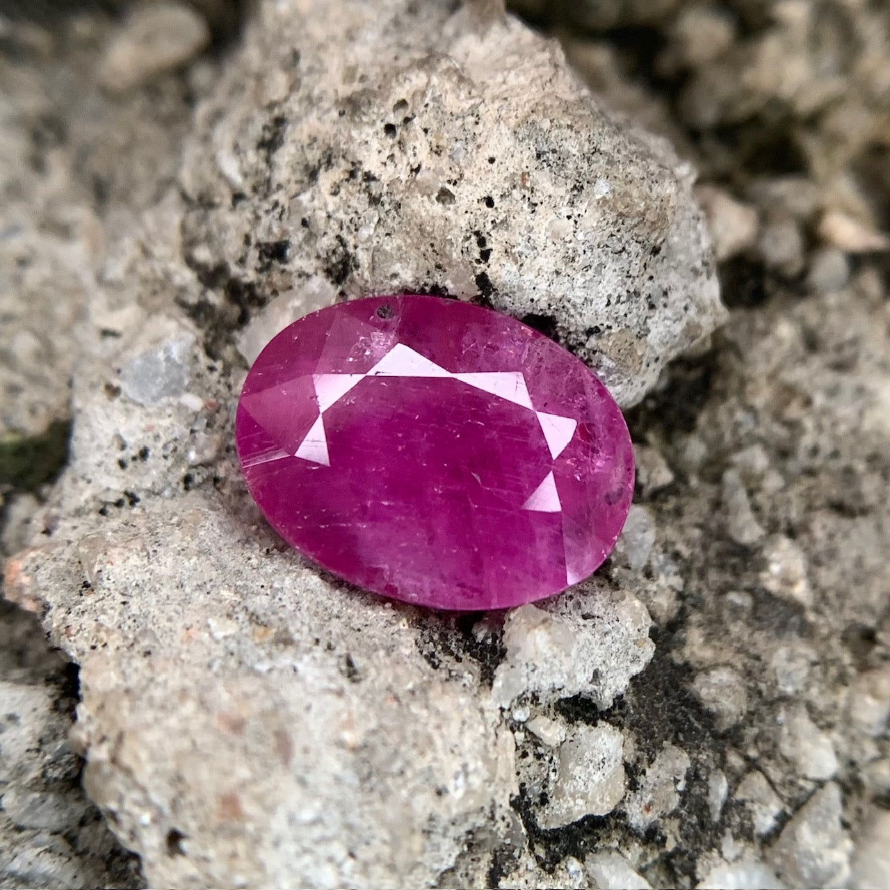 Natural Ruby - 3.60 Carats/4.00 Ratti