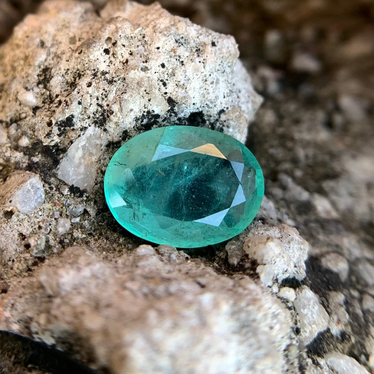 Natural Emerald - 2.15 carat/2.38 Ratti