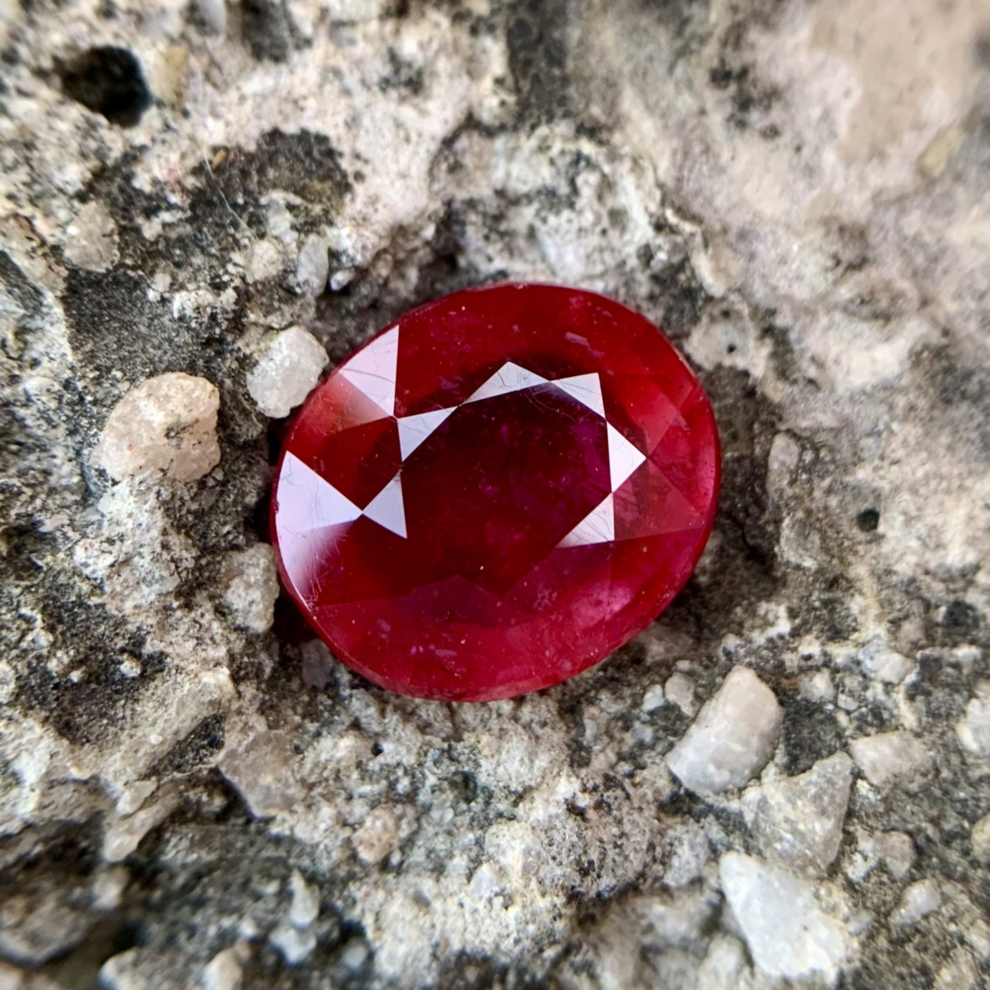 Natural Ruby - 7.30 Carats/8.10 Ratti